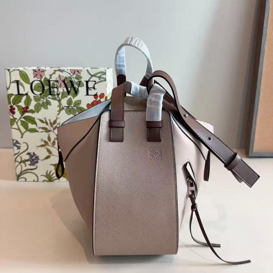 希少 L✨O✨E✨W✨E ベージュレザーショルダーバッグ