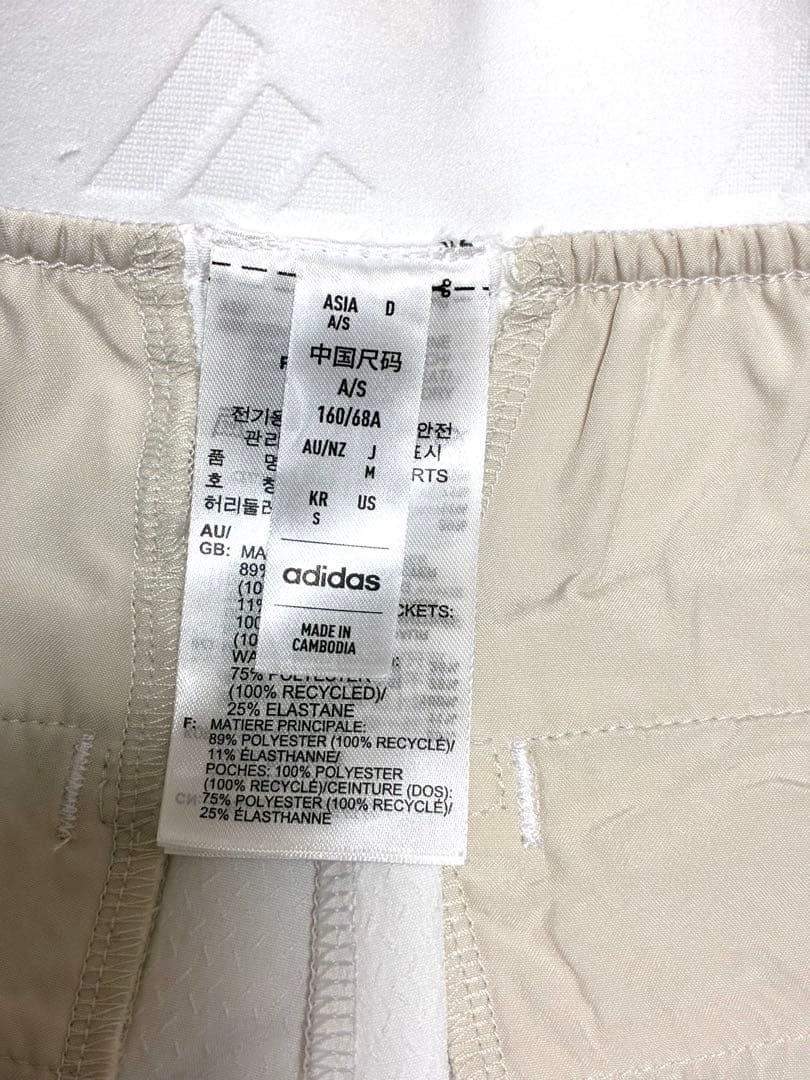 新品　M アディダス レア　セットアップ　黒モックネック　白マイクロショーパン