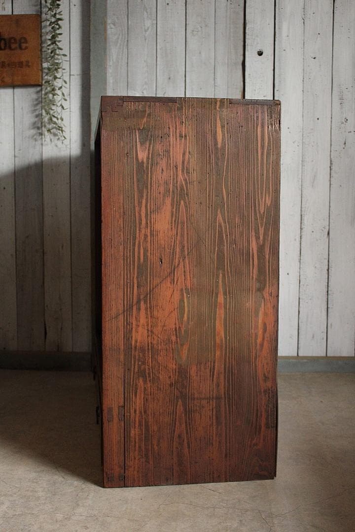 uym　古く味のある木製のガラス戸棚　引き出し2杯