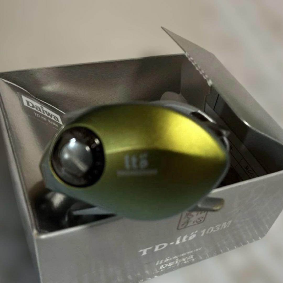￼メガバス、ダイワコラボリールTD-ito103M