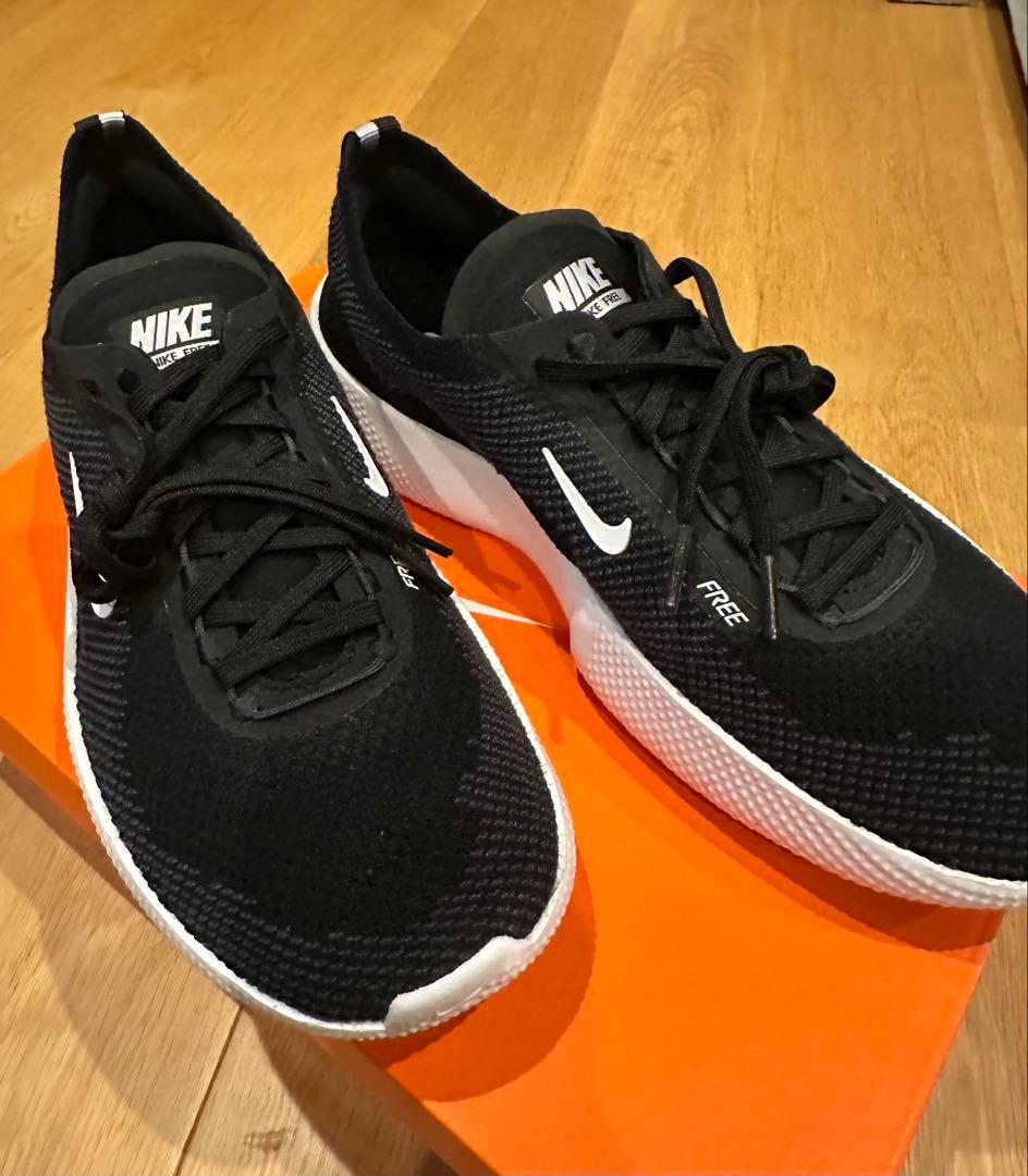 新品未使用 Nike Free 2025 ランニングシューズ　ブラック/ホワイト