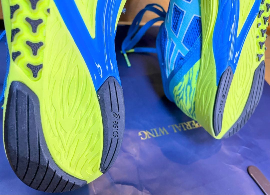 最終値下美品アシックスTARTHEREDGE25ランニングシューズ軽量スニーカー