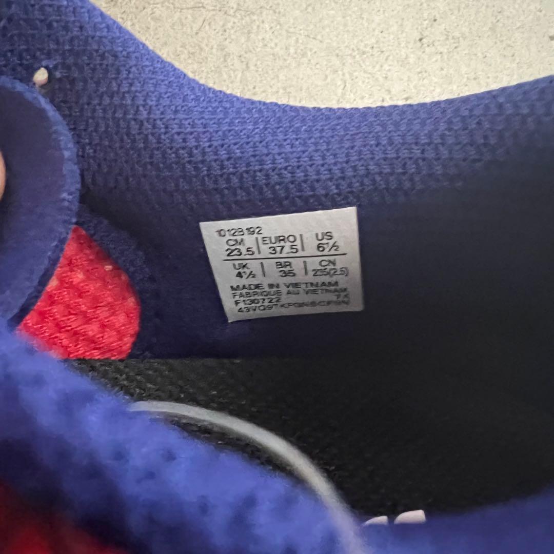 新品未使用　asics アシックス　23.5　ライトレーサー4