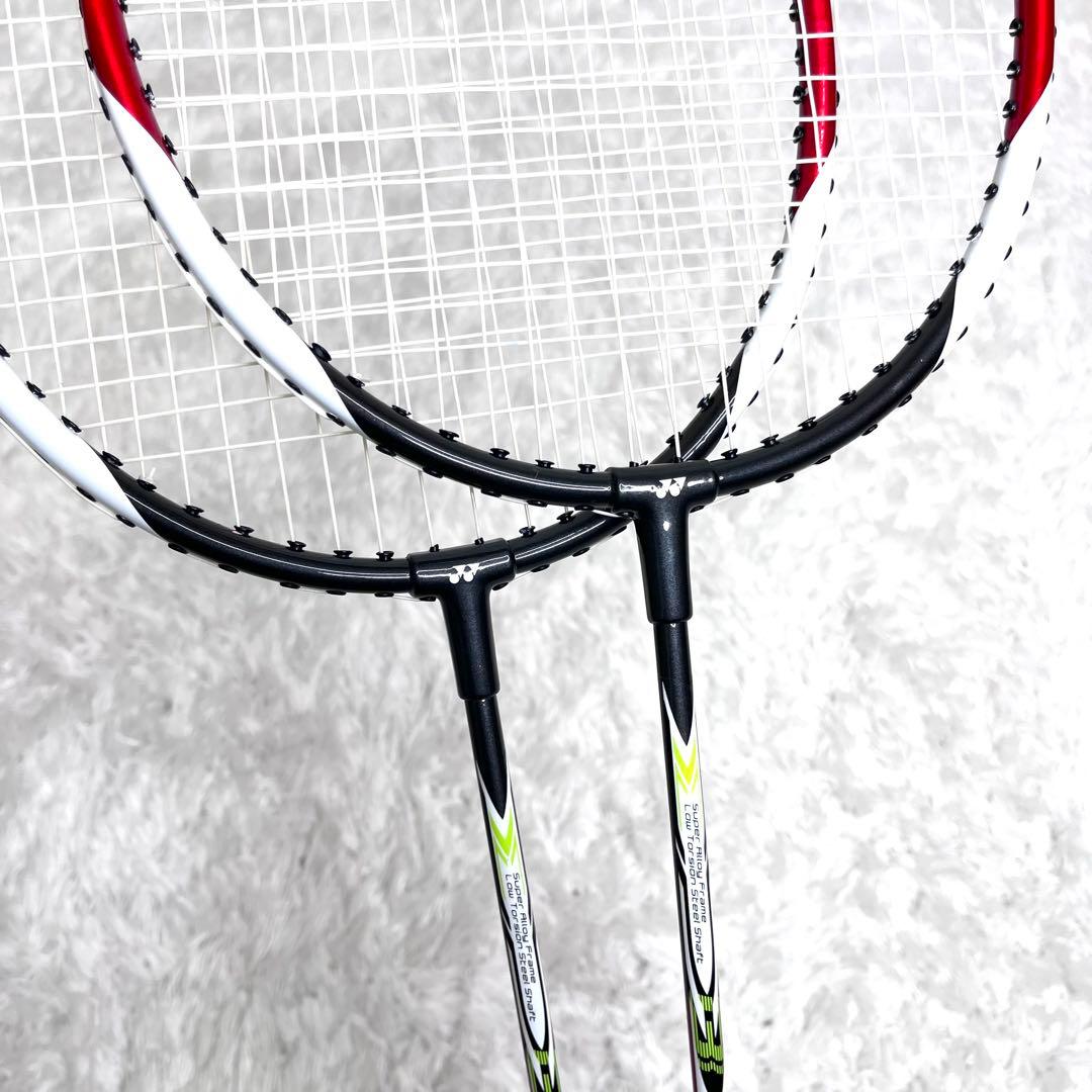 極美品　YONEX ヨネックス　バドミントン　ラケット B4000 2本セット