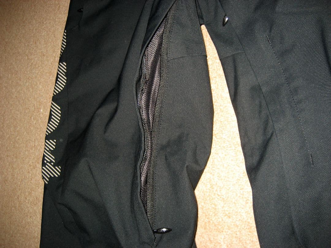 お値下依頼対応　美品 デサント SIO 高機能スキーウェア 上下Mサイズ セット