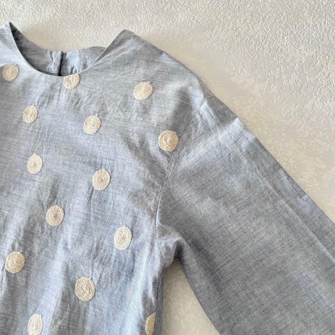 パラスパレス　刺繍ドット柄　シャンブレーブラウス