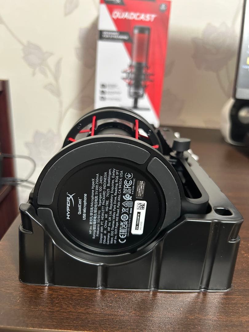 HyperX QuadCast スタンドアロンマイク 付属品完備