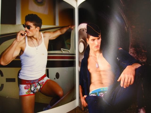 アート・デザイン・音楽 Brief Encounters: Underwear Inspires Art