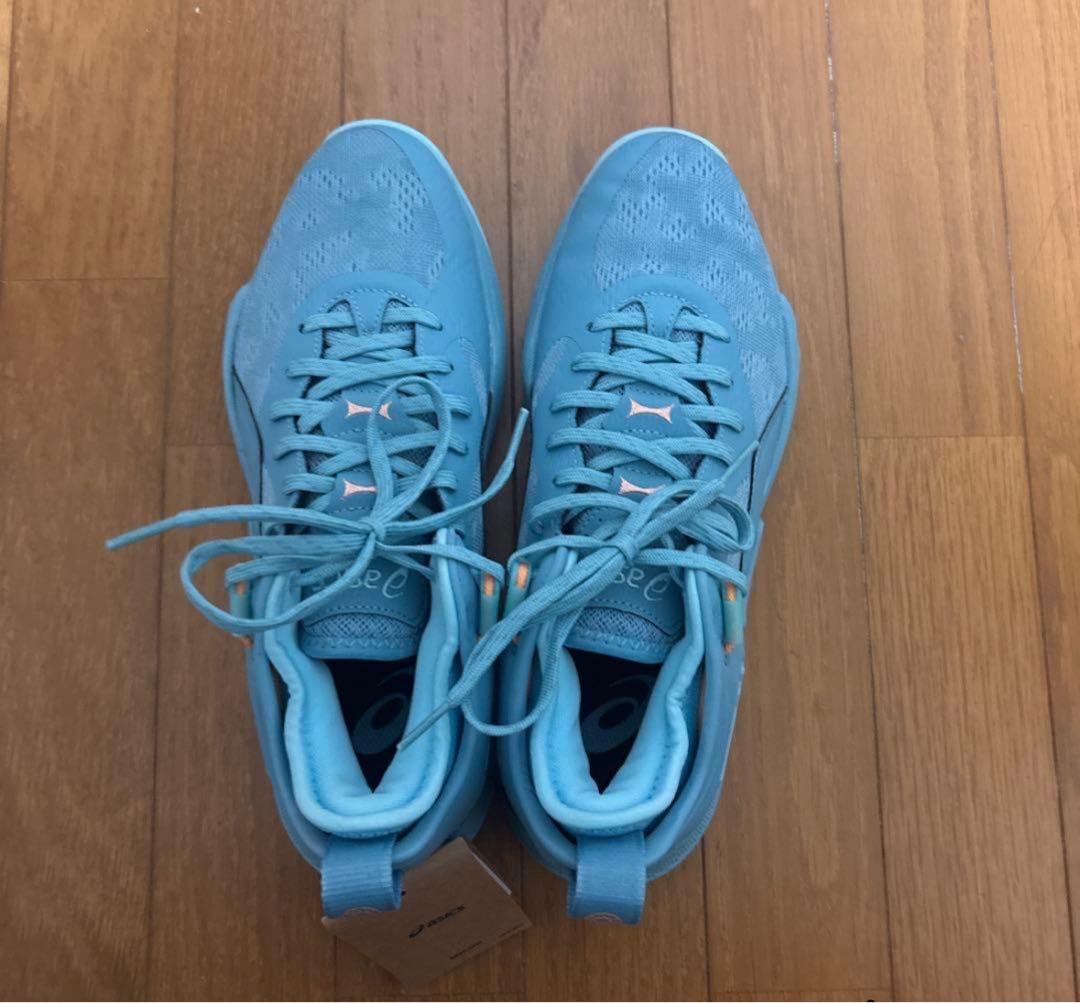 アシックスのバスケっボールシューズ