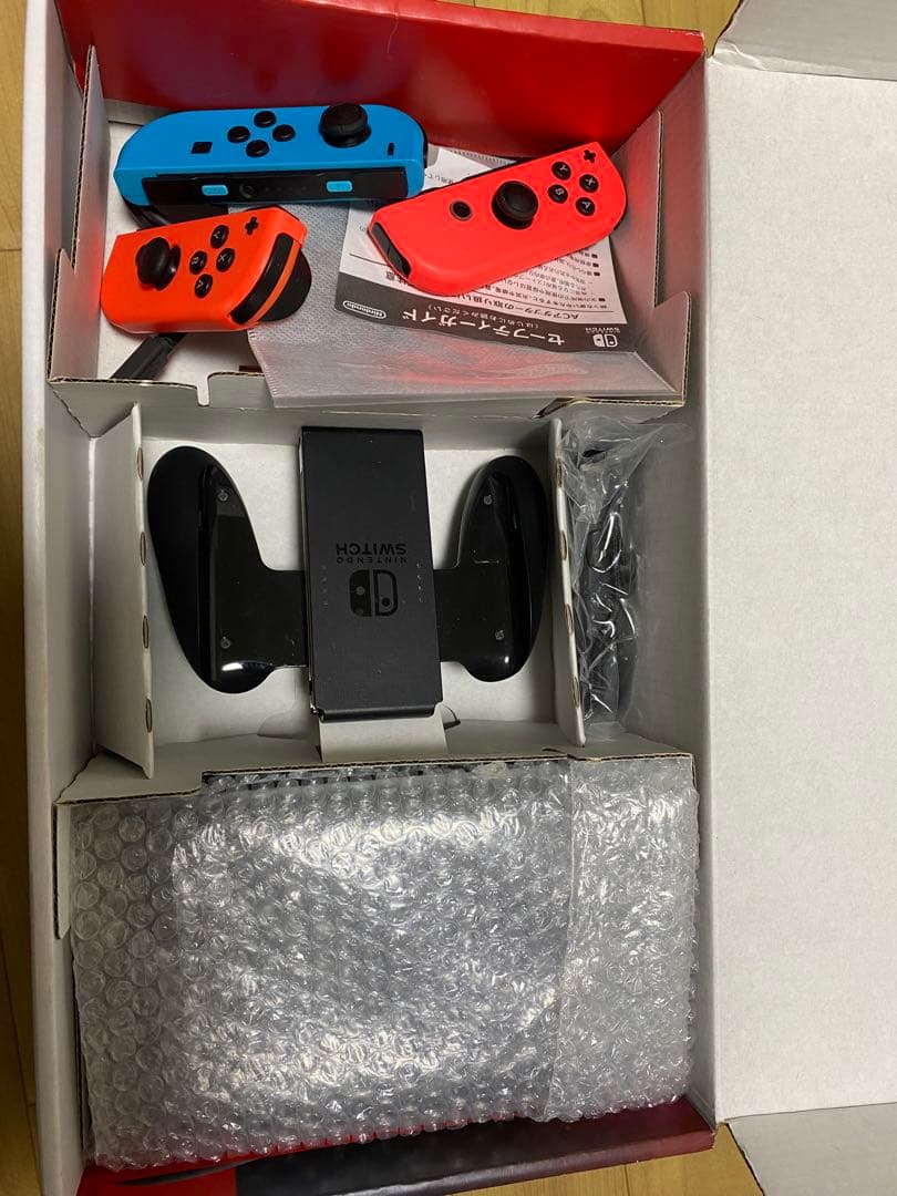 M*u様 Nintendo Switch 本体 青/赤 Joy-Con