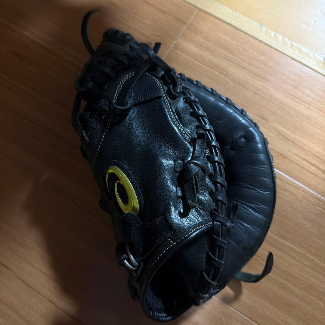 早い者勝ち　Asics 軟式野球グローブ 右投げ用 黒