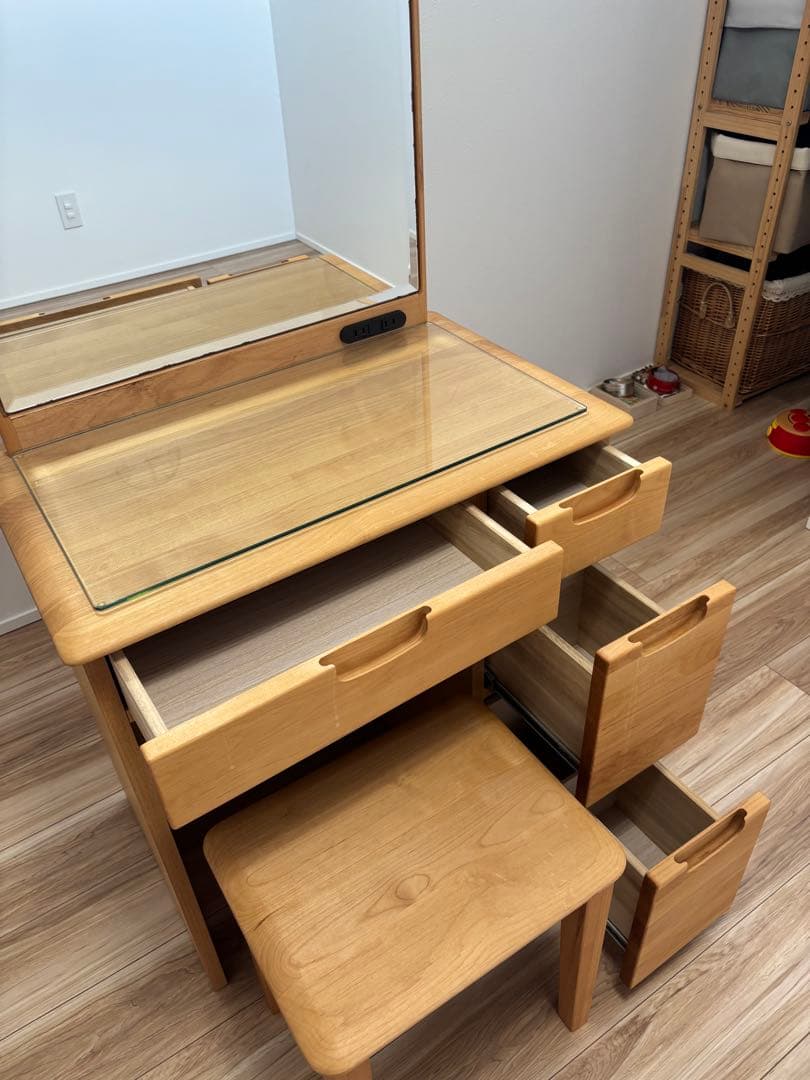 ERIS70 ドレッサー　鏡　コンセント付き　アルダー材　無垢材　スツール別売り