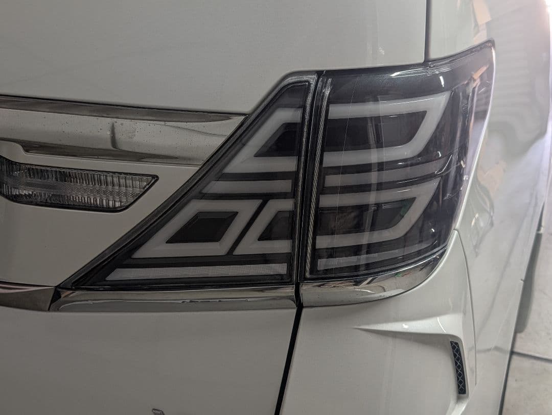 アルファードヴェルファイア20前期後期VLANDテール シーケンシャル流れる