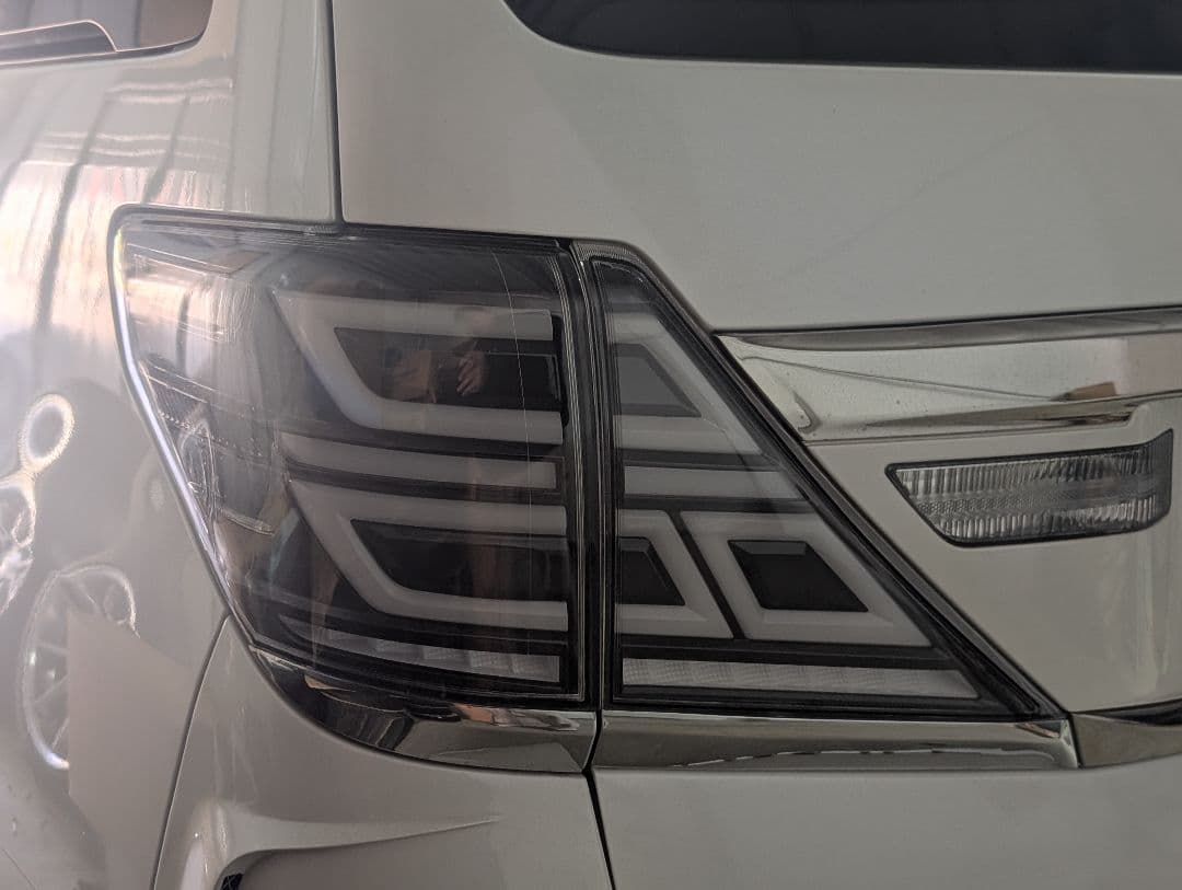 アルファードヴェルファイア20前期後期VLANDテール シーケンシャル流れる