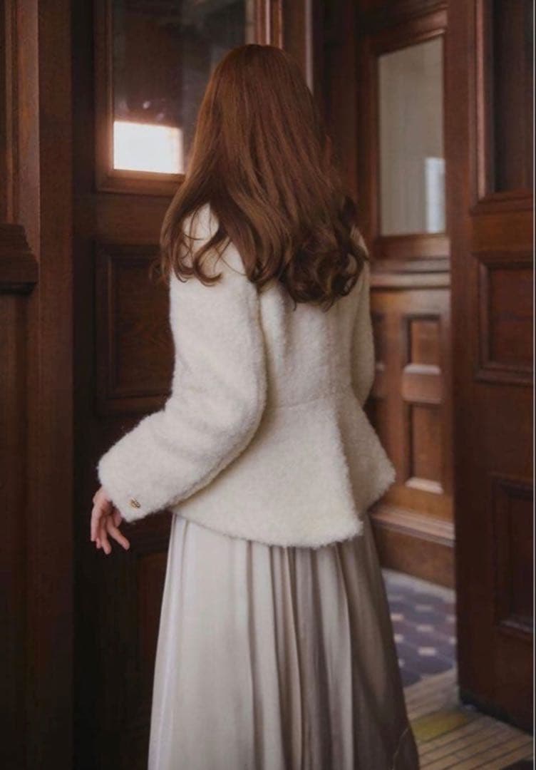 限定価格Herlipto Elise Boucle Peplum Coat