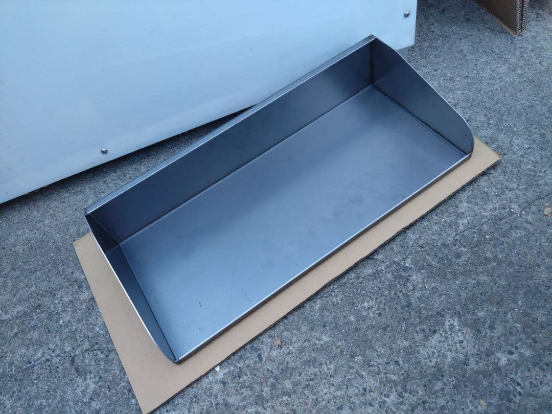 新品 幅450 ミニ鉄板 フチ付 バーベキュー ソロキャンプ 焼鳥機に乗ります