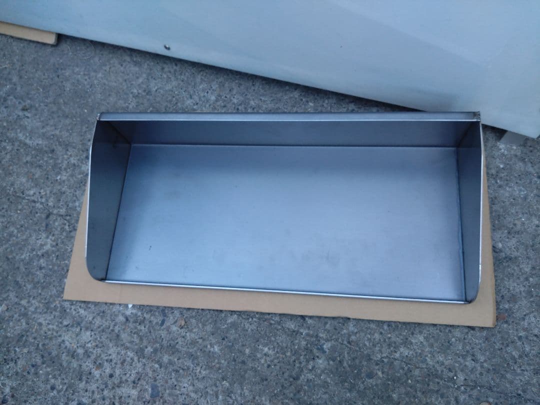 新品 幅450 ミニ鉄板 フチ付 バーベキュー ソロキャンプ 焼鳥機に乗ります