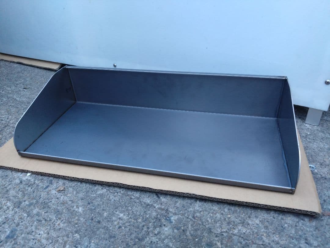 新品 幅450 ミニ鉄板 フチ付 バーベキュー ソロキャンプ 焼鳥機に乗ります