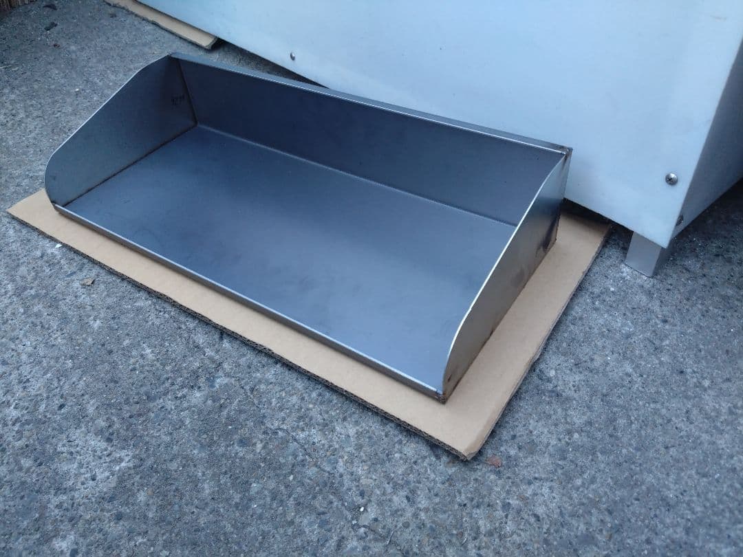 新品 幅450 ミニ鉄板 フチ付 バーベキュー ソロキャンプ 焼鳥機に乗ります