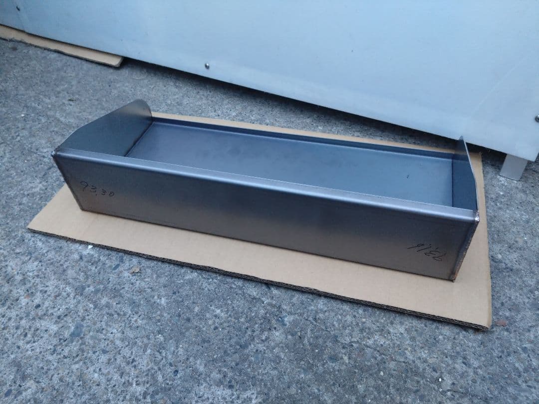 新品 幅450 ミニ鉄板 フチ付 バーベキュー ソロキャンプ 焼鳥機に乗ります