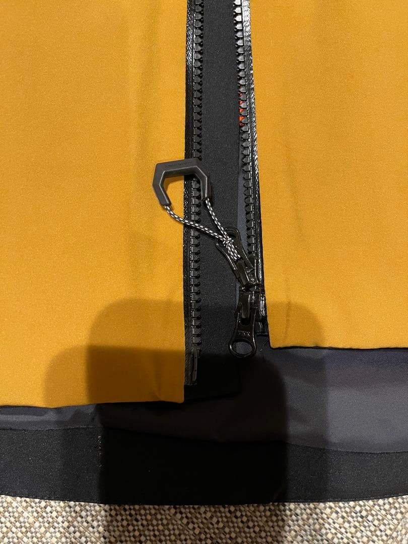 【新品】マムート ストーニー ハードシェル サーモ ジャケット 中綿入りタイプ