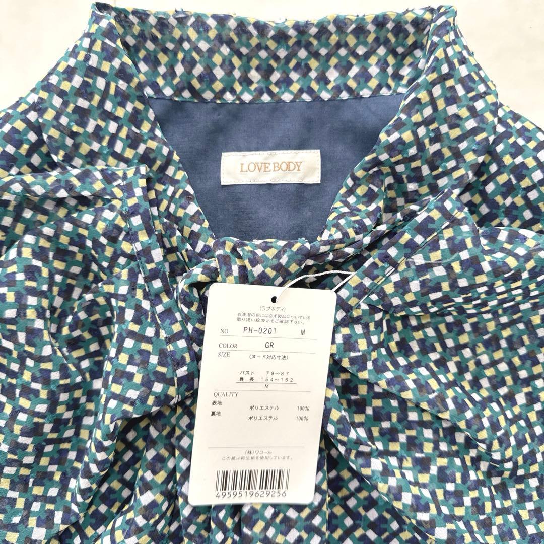 しー ワコール LOVE BODY 幾何学柄 ボウタイ シフォンワンピース