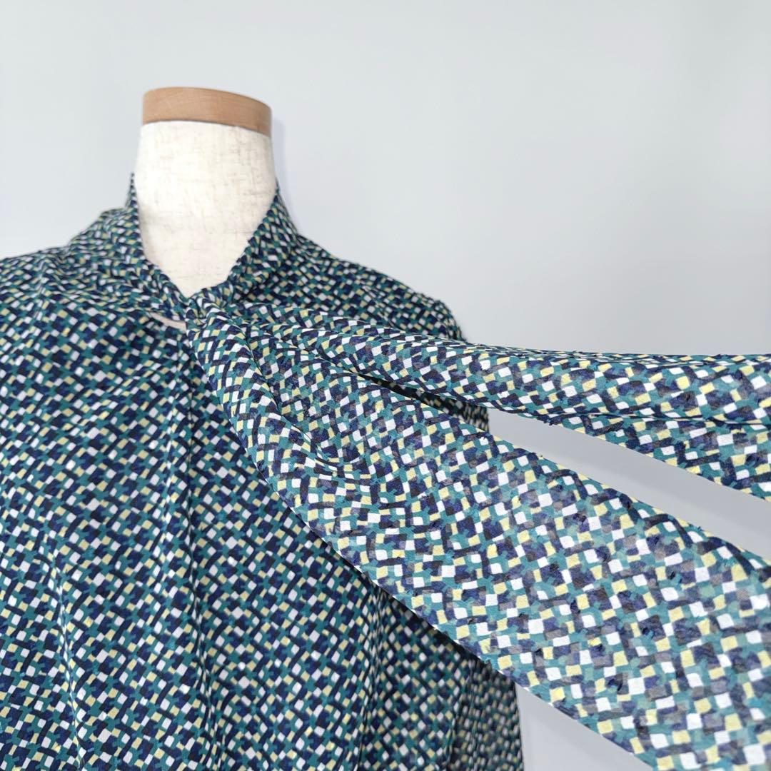 しー ワコール LOVE BODY 幾何学柄 ボウタイ シフォンワンピース