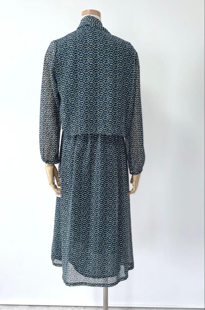 しー ワコール LOVE BODY 幾何学柄 ボウタイ シフォンワンピース