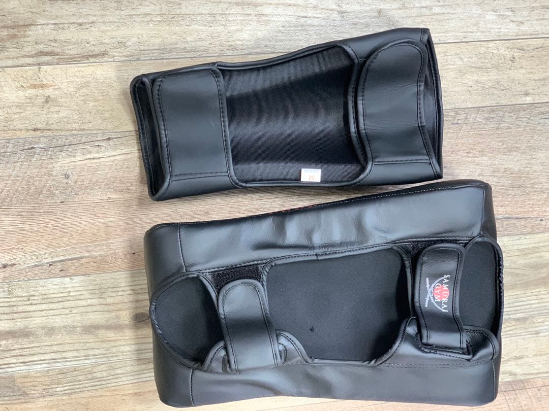 カーフキックミット ダブル左右利用できます