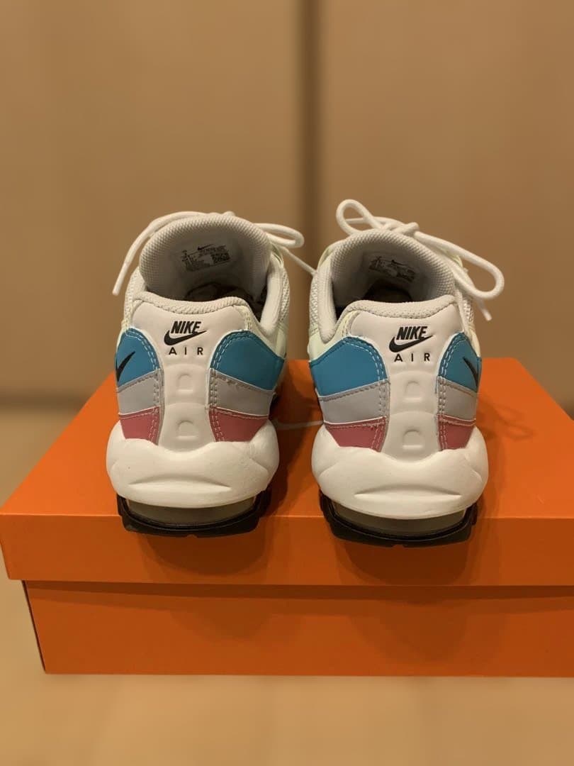 NIKE エアマックス95 Gホワイト/ピンク/ブルー HV4696-600