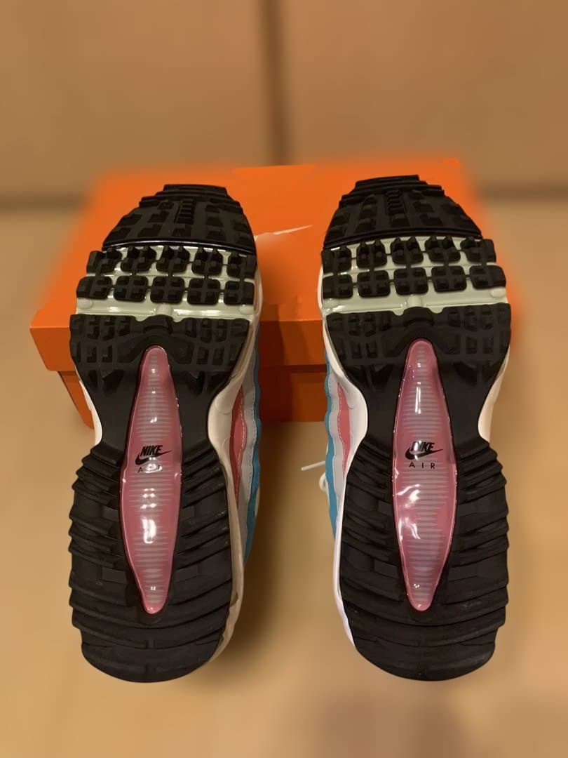 NIKE エアマックス95 Gホワイト/ピンク/ブルー HV4696-600