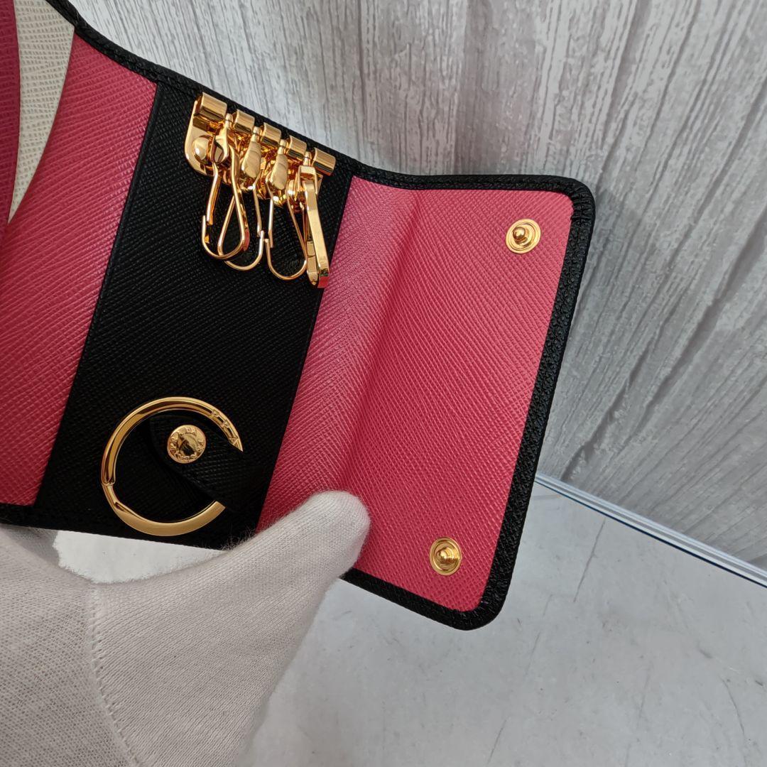 未使用品　現行　PRADA サフィアーノレザー　マルチカラー キーケース