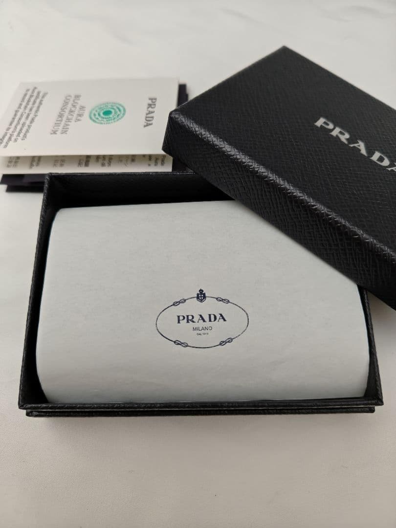 未使用品　現行　PRADA サフィアーノレザー　マルチカラー キーケース