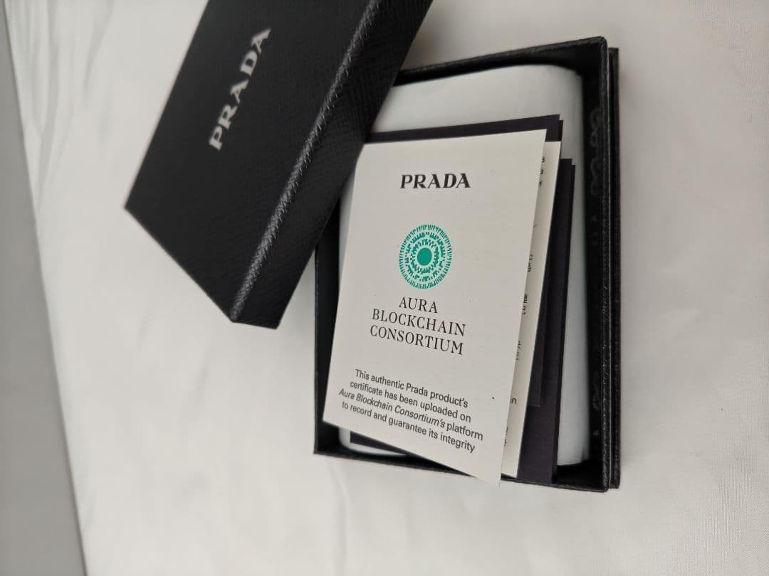 未使用品　現行　PRADA サフィアーノレザー　マルチカラー キーケース