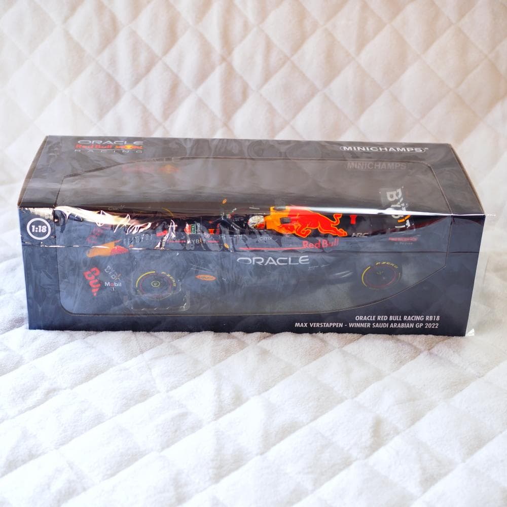 【鈴鹿セール】ミニチャンプス 1/18 フェルスタッペン RB18 レッドブル