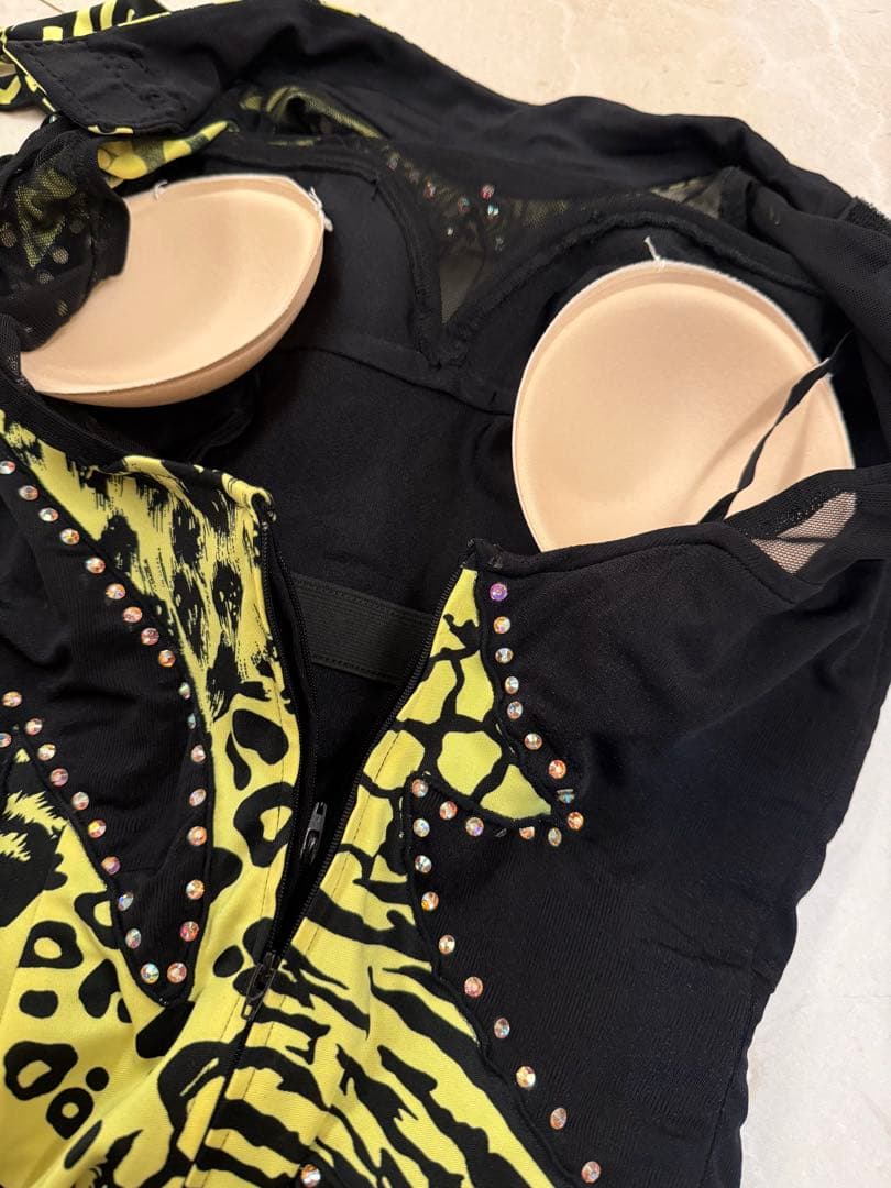 社交ダンス　イエローブラック　ラテンドレス　7号くらい