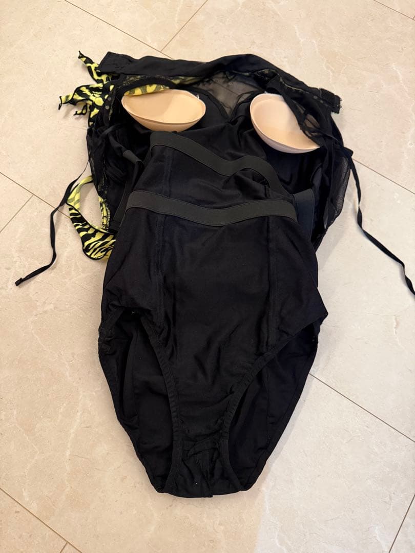 社交ダンス　イエローブラック　ラテンドレス　7号くらい