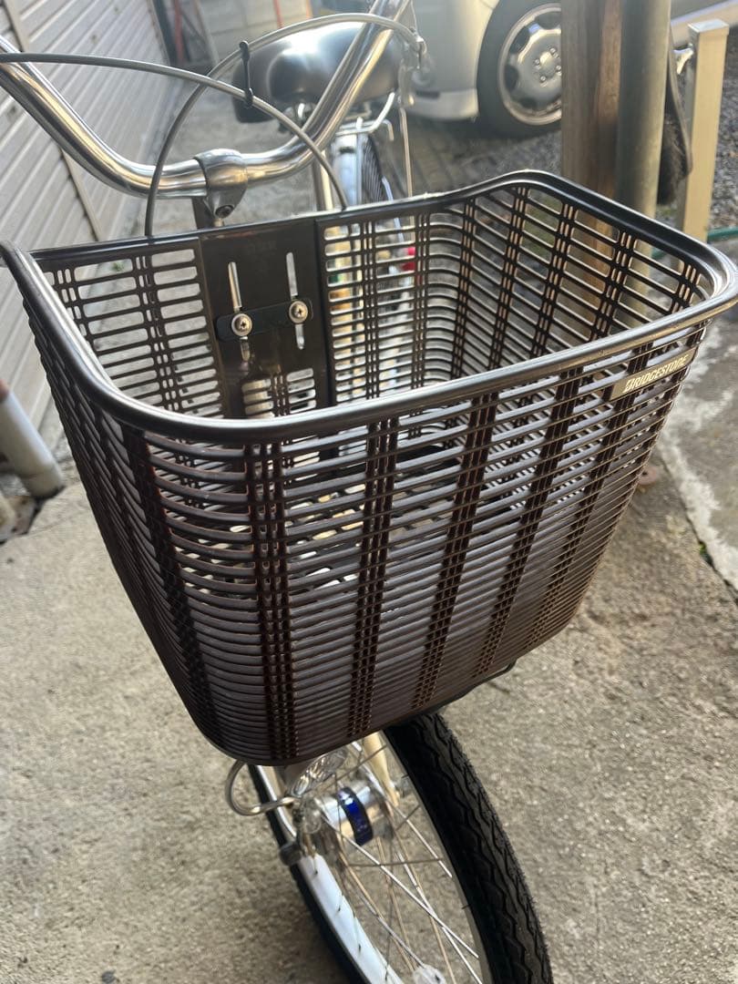 クリーム色シティサイクル　ブリジストンcalisia