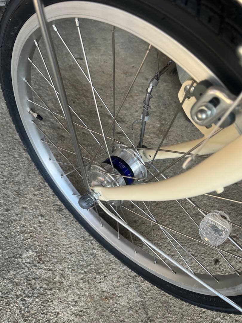 クリーム色シティサイクル　ブリジストンcalisia