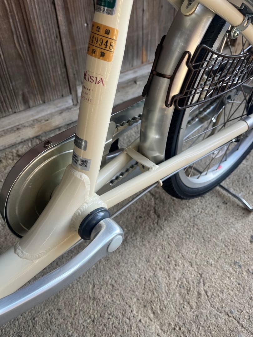 クリーム色シティサイクル　ブリジストンcalisia