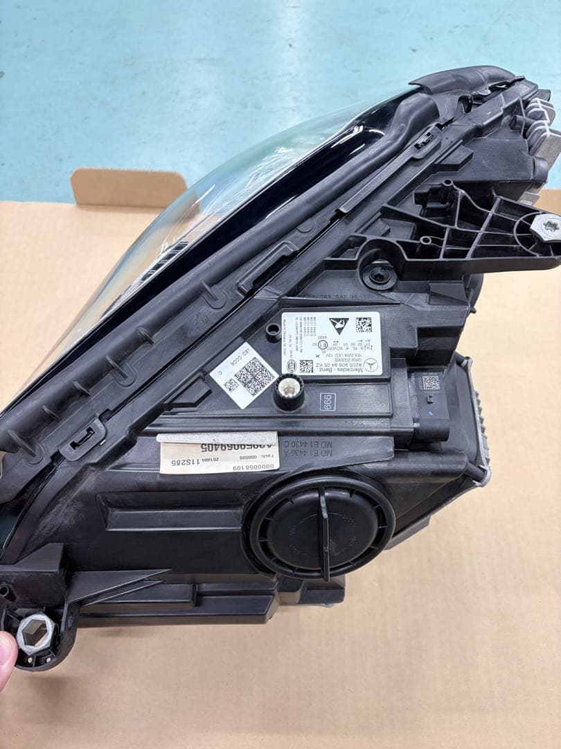 ベンツ CクラスW205 後期 右ヘッドライト 中古