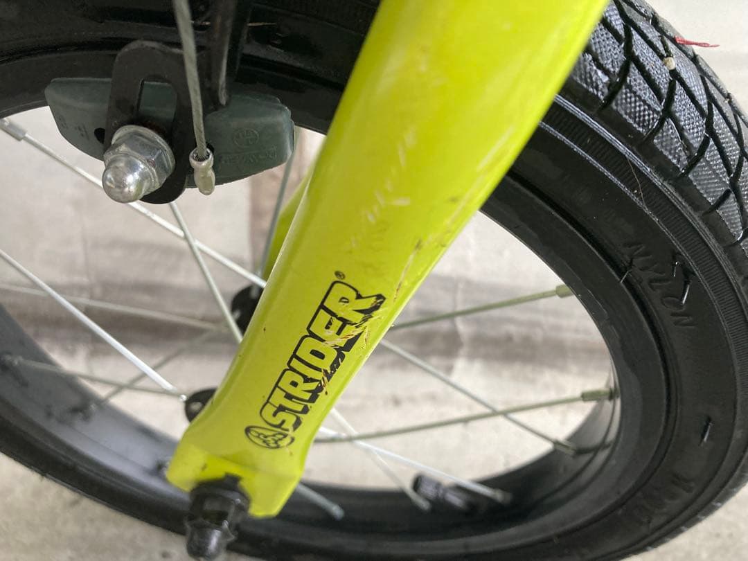 STRIDER 14x イエロー　キックスタンド、クイックリリース付き