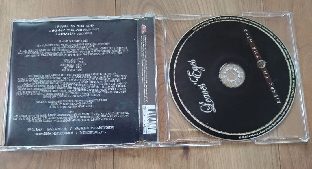 Leaves' Eyes Sign of the Dragonhead サイン付