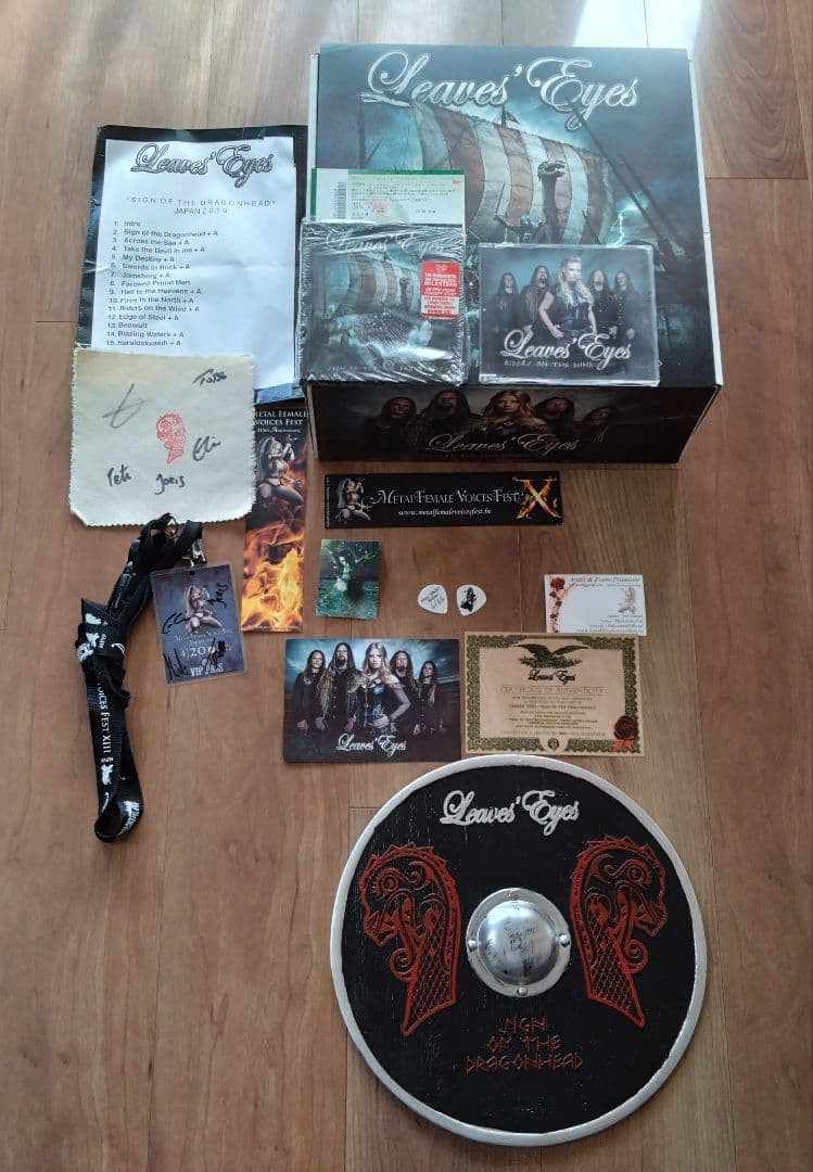 Leaves' Eyes Sign of the Dragonhead サイン付