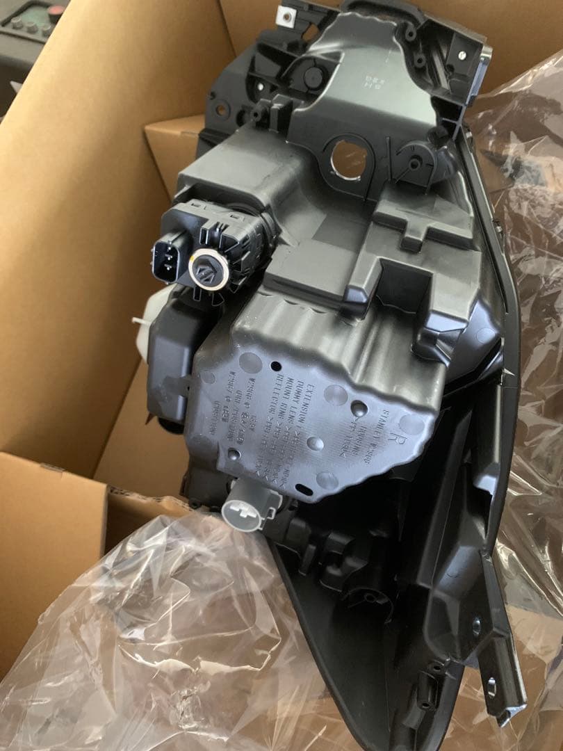 スイフトZC33S ZC53 ZC72 等 純正　LEDヘットライト　右　美品