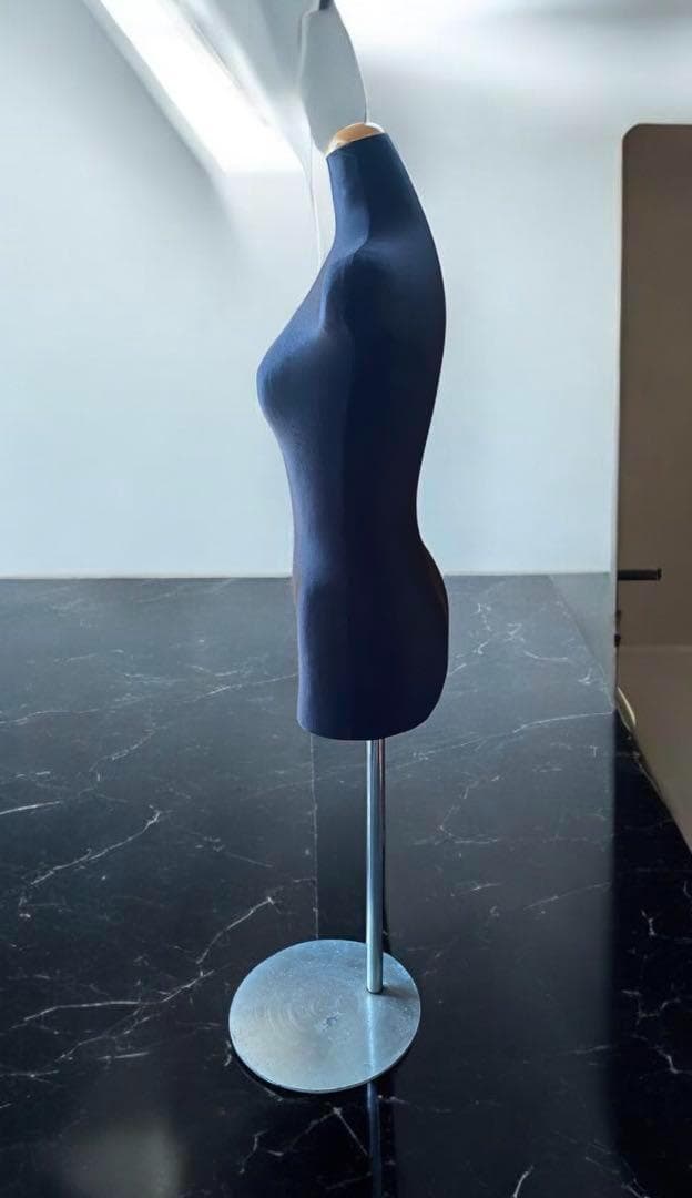 女性トルソー　マネキン　スチール台座で安定感抜群　高さ127-178センチ
