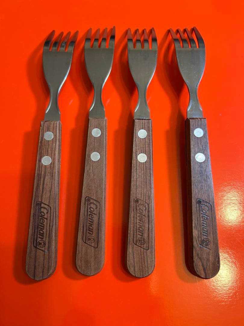 コールマン 食器セット　& カトラリーセット　　４人用　　Coleman