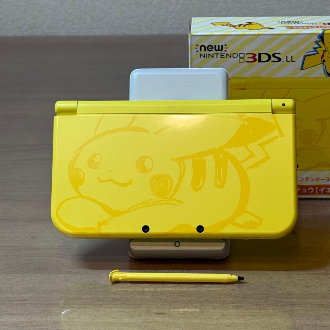 6-204 Newニンテンドー3DS LL ピカチュウ【イエロー】箱付き 美品