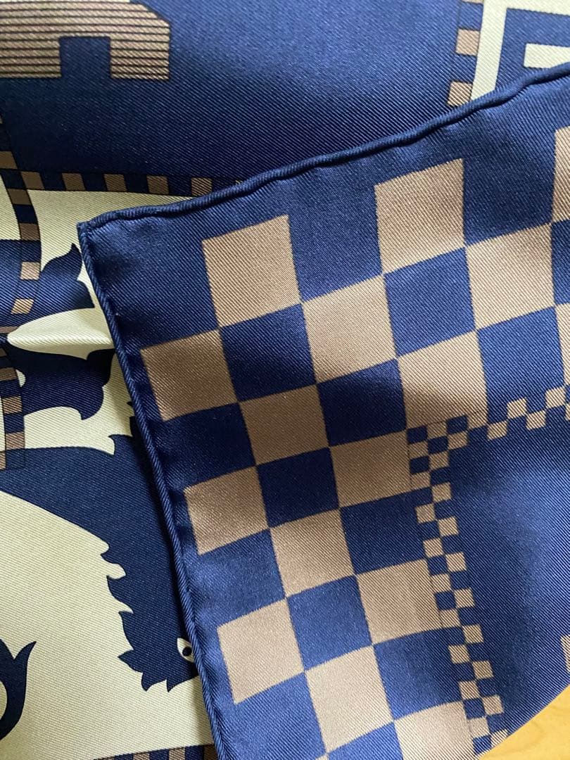 フェンディ　ズッカ柄　大判スカーフ　シルク100%