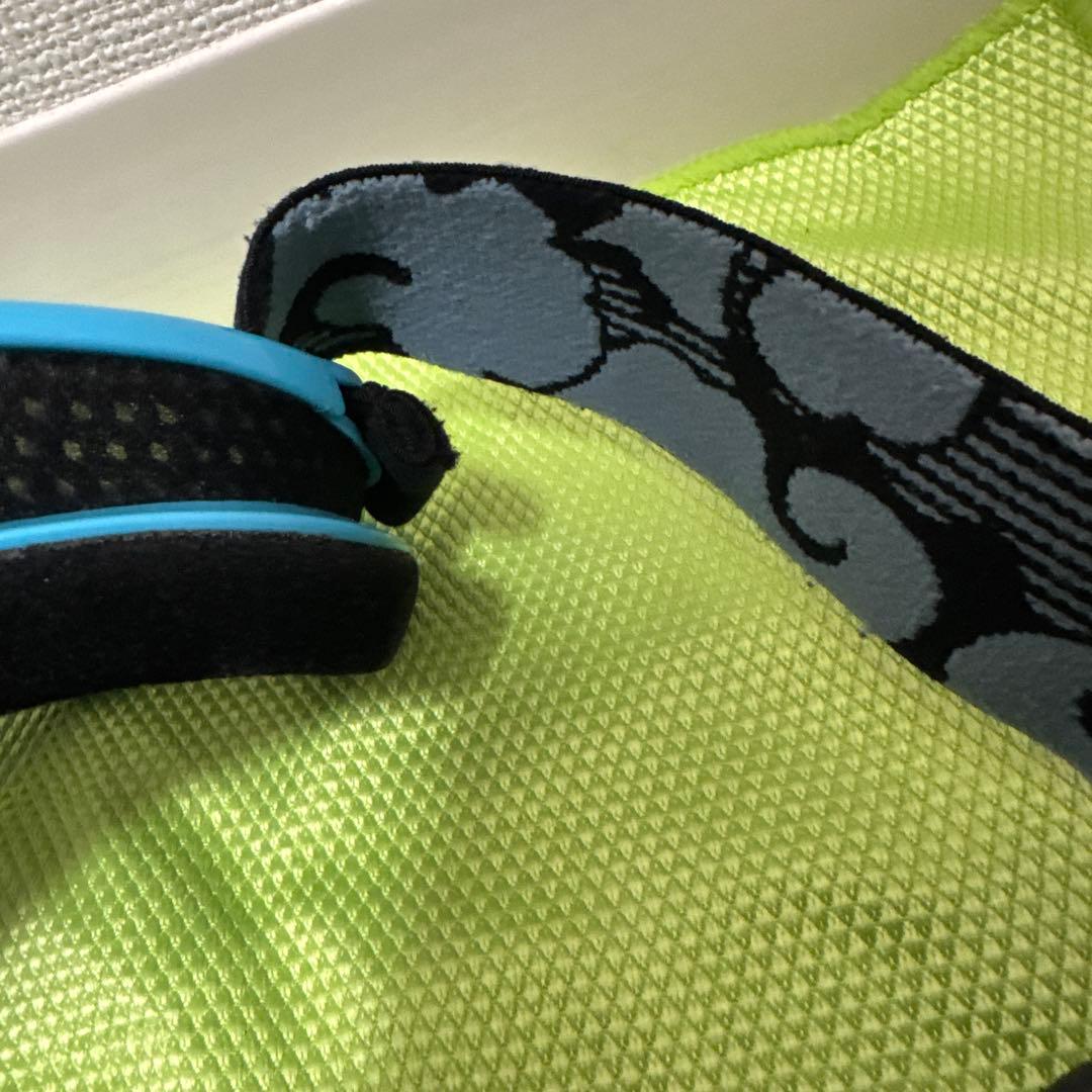 REVOLT スノーゴーグル 調光レンズ 太陽の光で色が変わります！